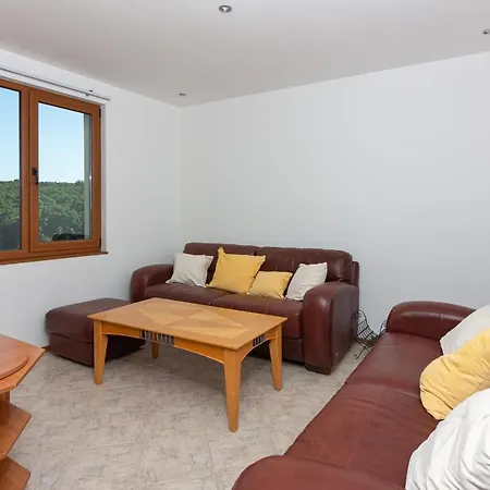 частен в затворен комплекс Sinemoretz