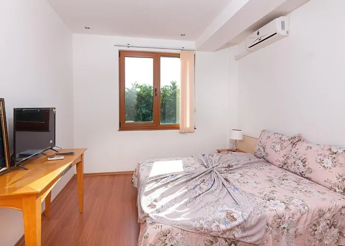 частен в затворен комплекс Διαμέρισμα *