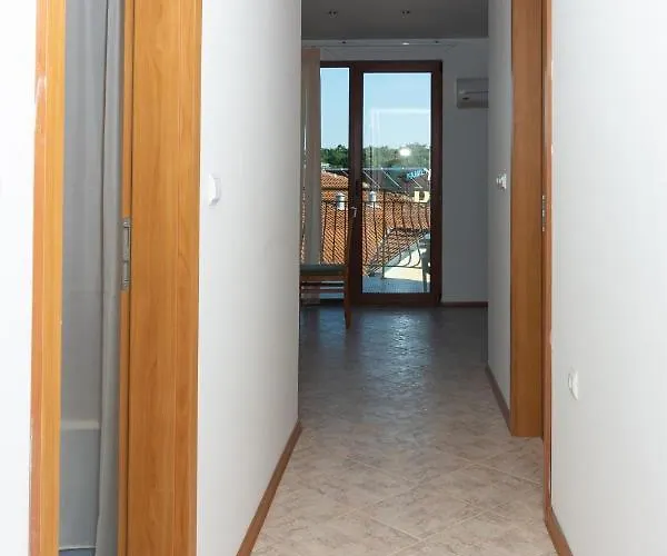 частен в затворен комплекс Διαμέρισμα *